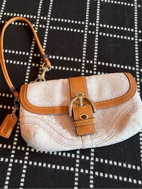 Coach Signature C Soho Lilac and Saddle Tan Leather vintage y2k Wristlet Clutch